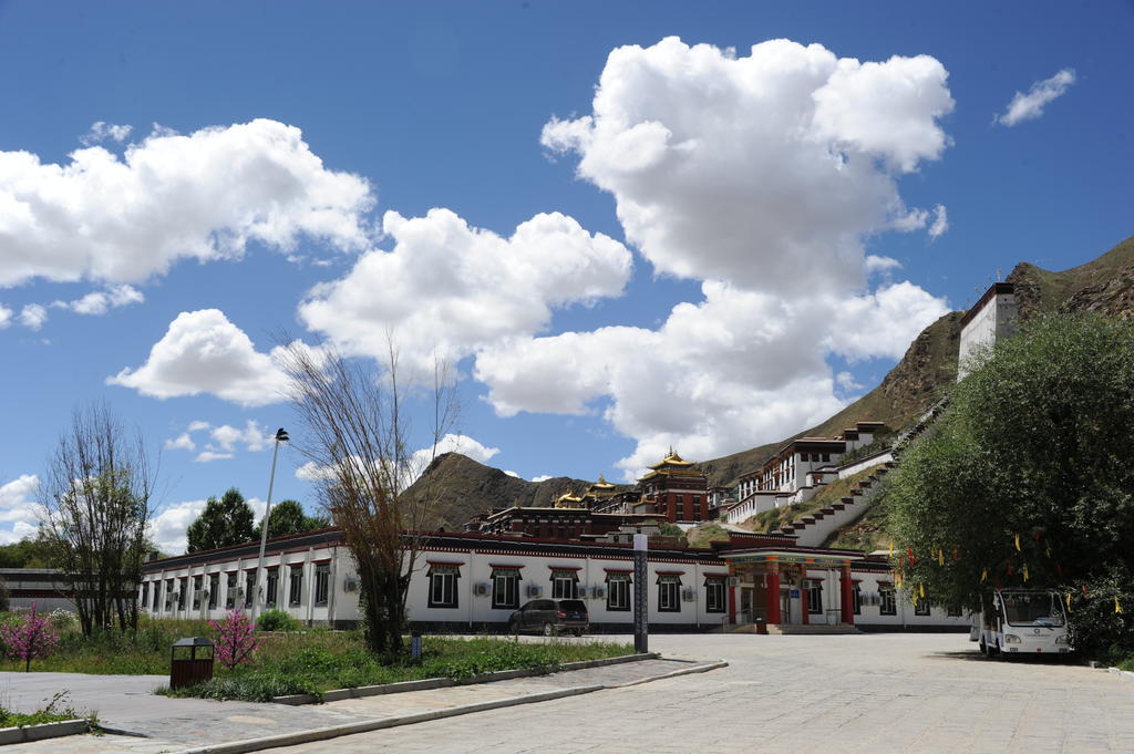 Wanrun International Resort Hotel In Tibet Xigaze Exterior photo
