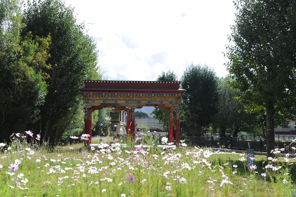 Wanrun International Resort Hotel In Tibet Xigaze Exterior photo